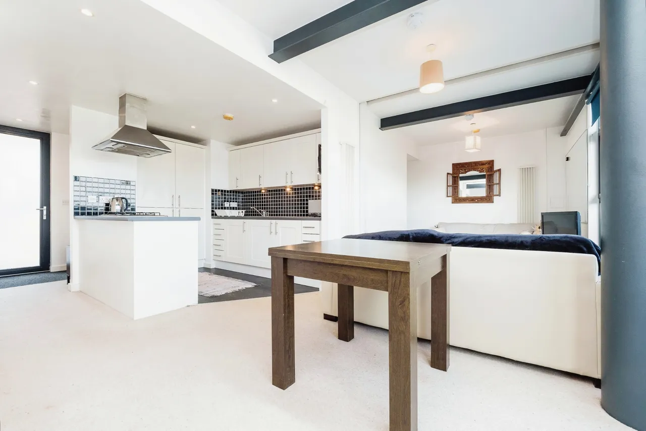 Channelsea Road, London, E15, photo 4