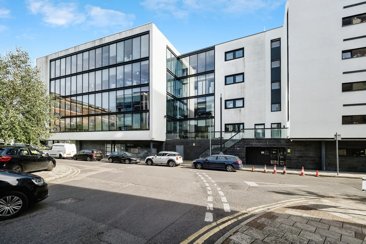 2 bed flat for sale — Channelsea Road, London, E15