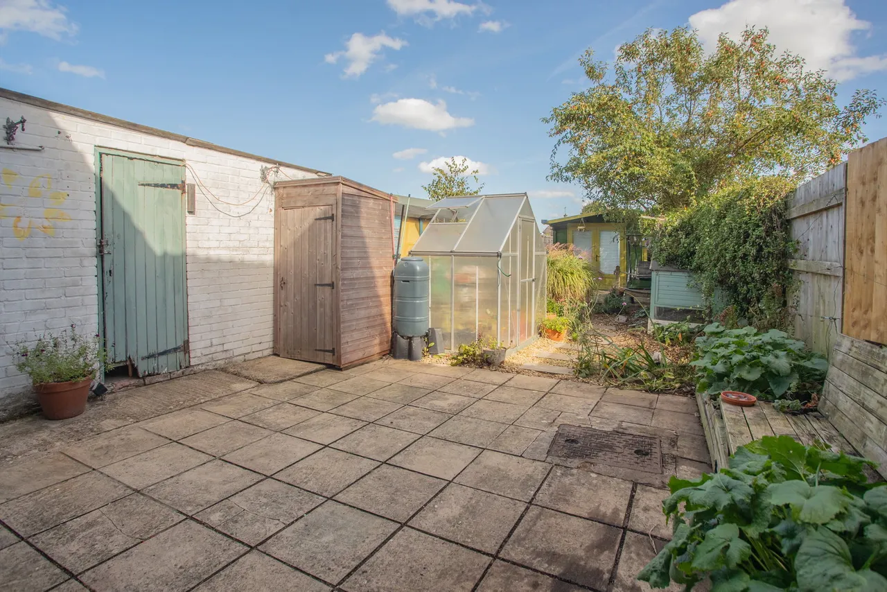 Manor Road, Chippenham, photo 9