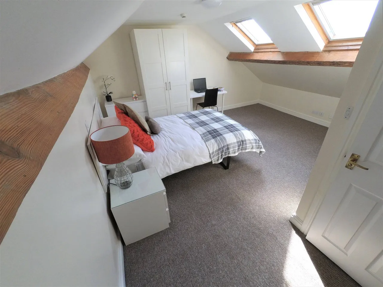 Royal Terrace, Barrack Road, Northampton, NN1 3RF, photo 2