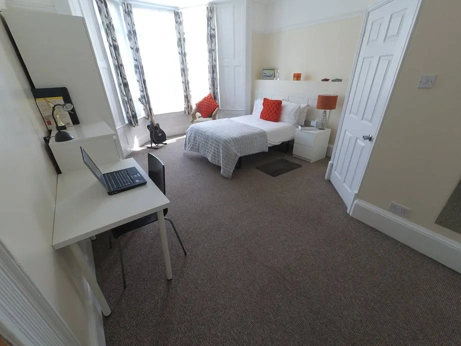 9 bed house to rent — Royal Terrace, Barrack Road, Northampton, NN1 3RF