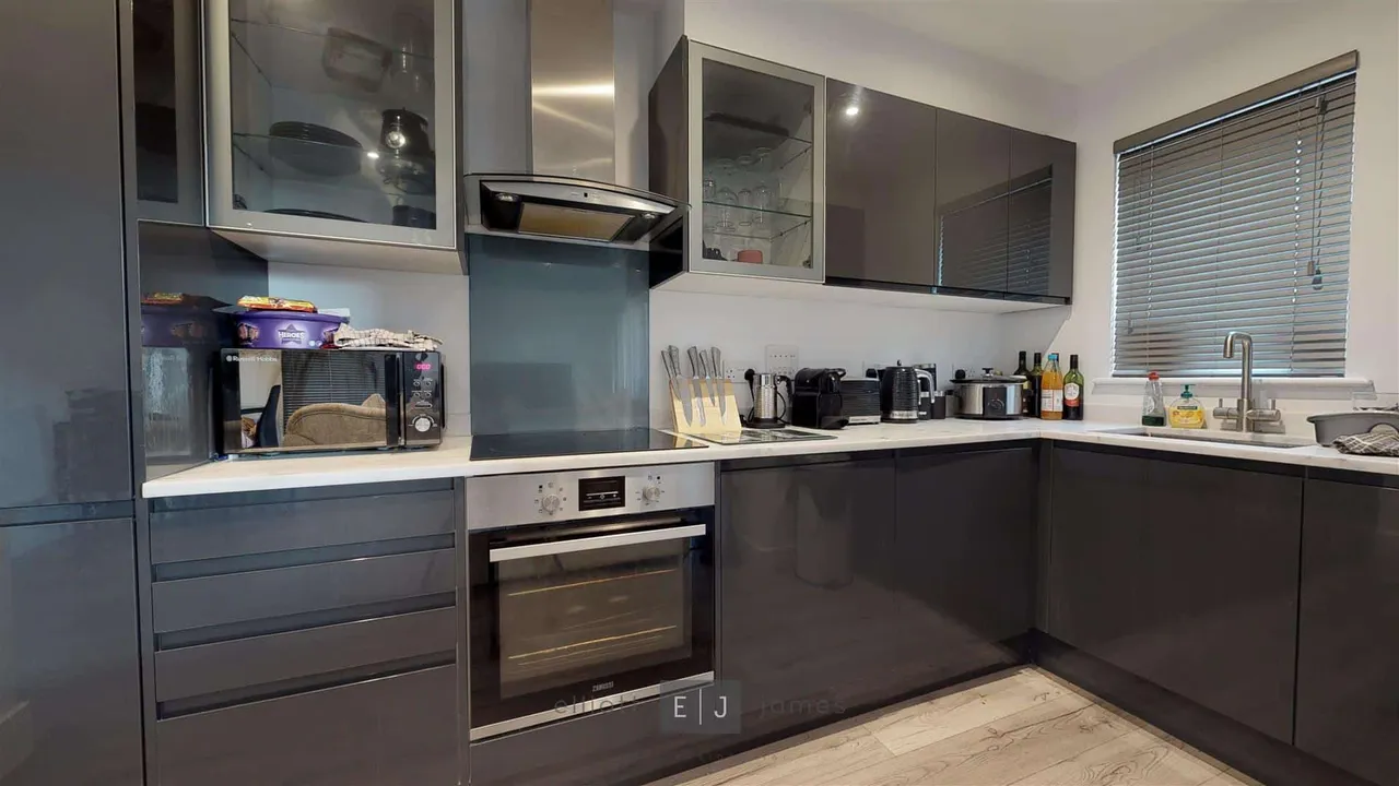 High Road, Loughton, IG10, photo 3
