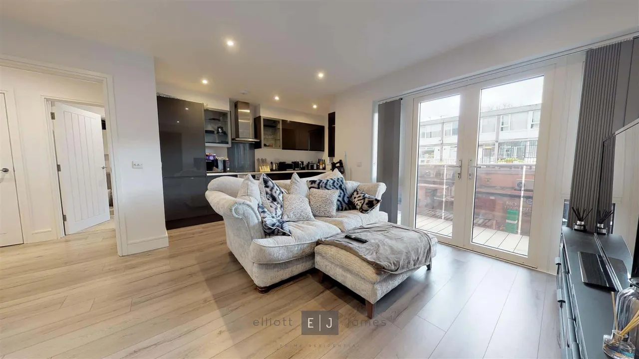 High Road, Loughton, IG10, photo 2