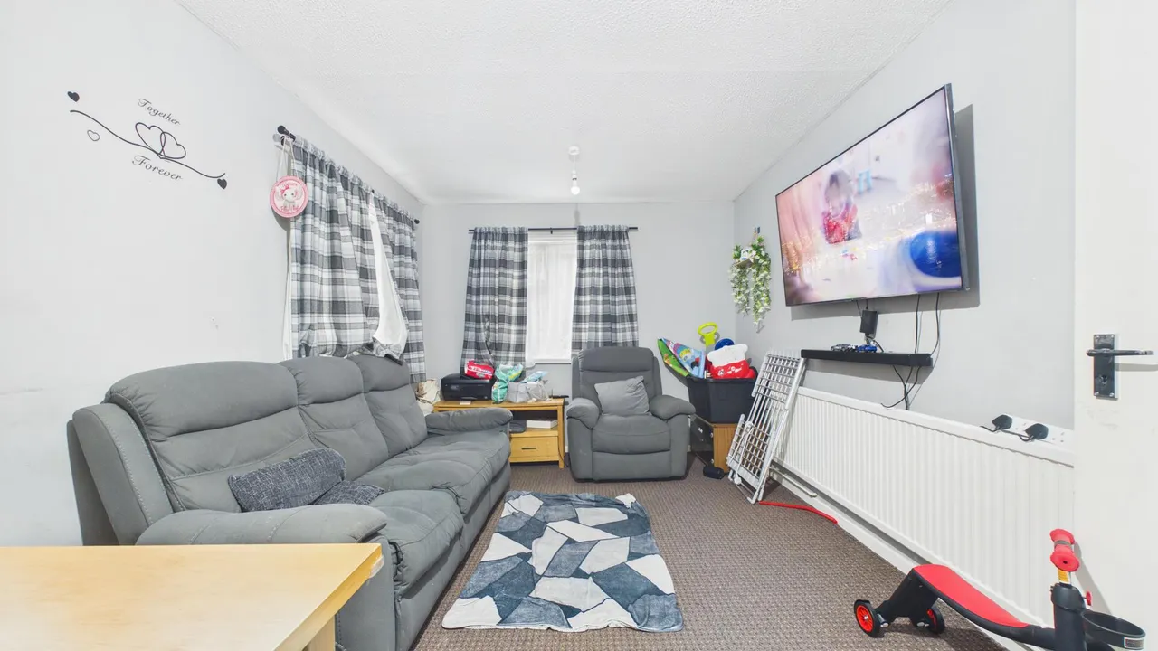 Hanbury, Orton Goldhay, PE2, photo 4