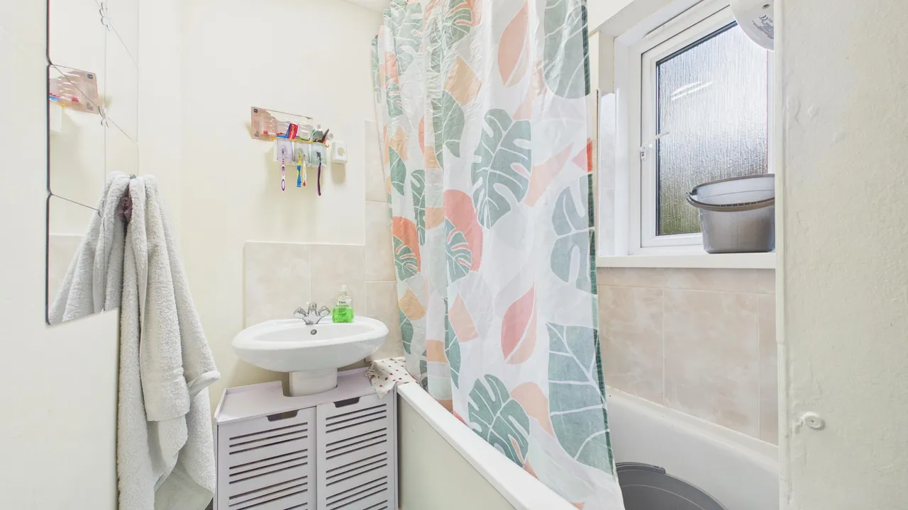 Hanbury, Orton Goldhay, PE2, photo 11