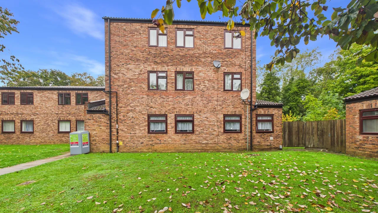 Hanbury, Orton Goldhay, PE2, photo 2