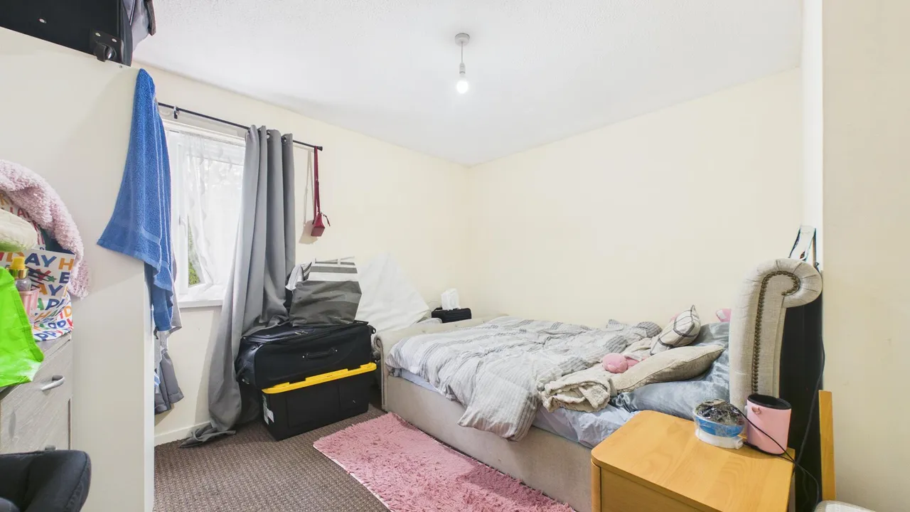 Hanbury, Orton Goldhay, PE2, photo 8