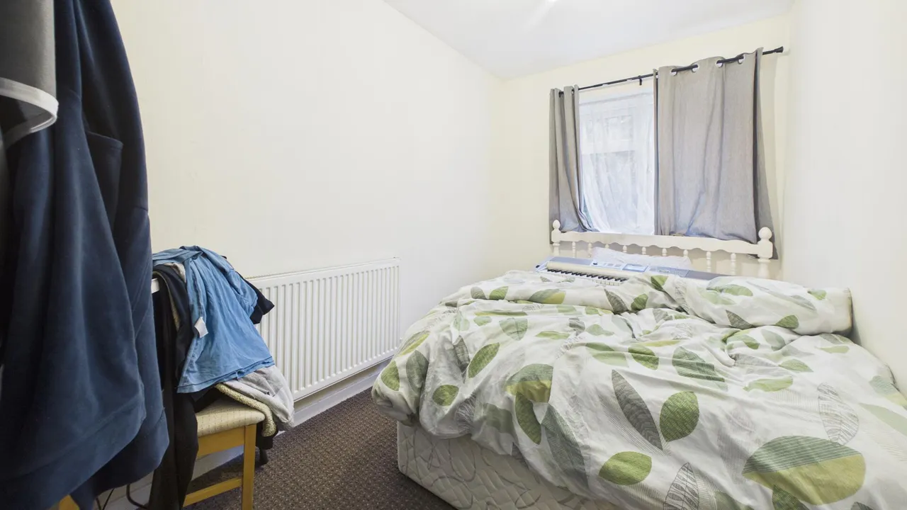 Hanbury, Orton Goldhay, PE2, photo 9
