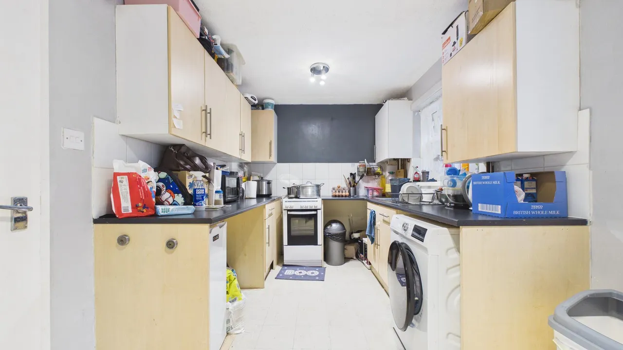 Hanbury, Orton Goldhay, PE2, photo 5
