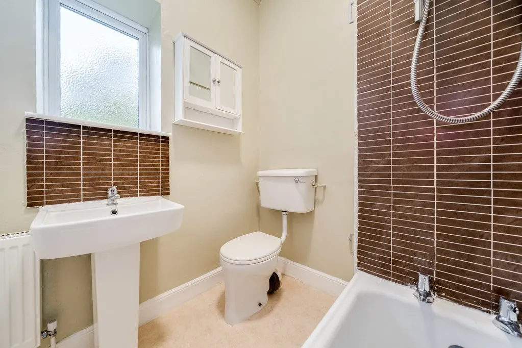Moorlands Road, Birkenshaw, BD11, photo 4