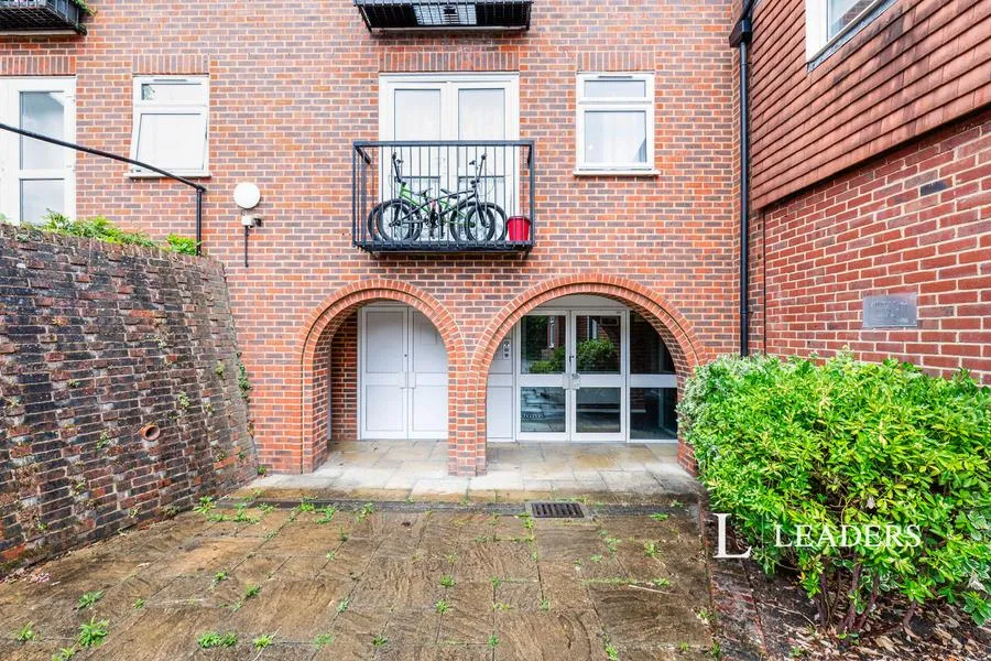 Apple Trees Place, Woking, GU22, photo 15