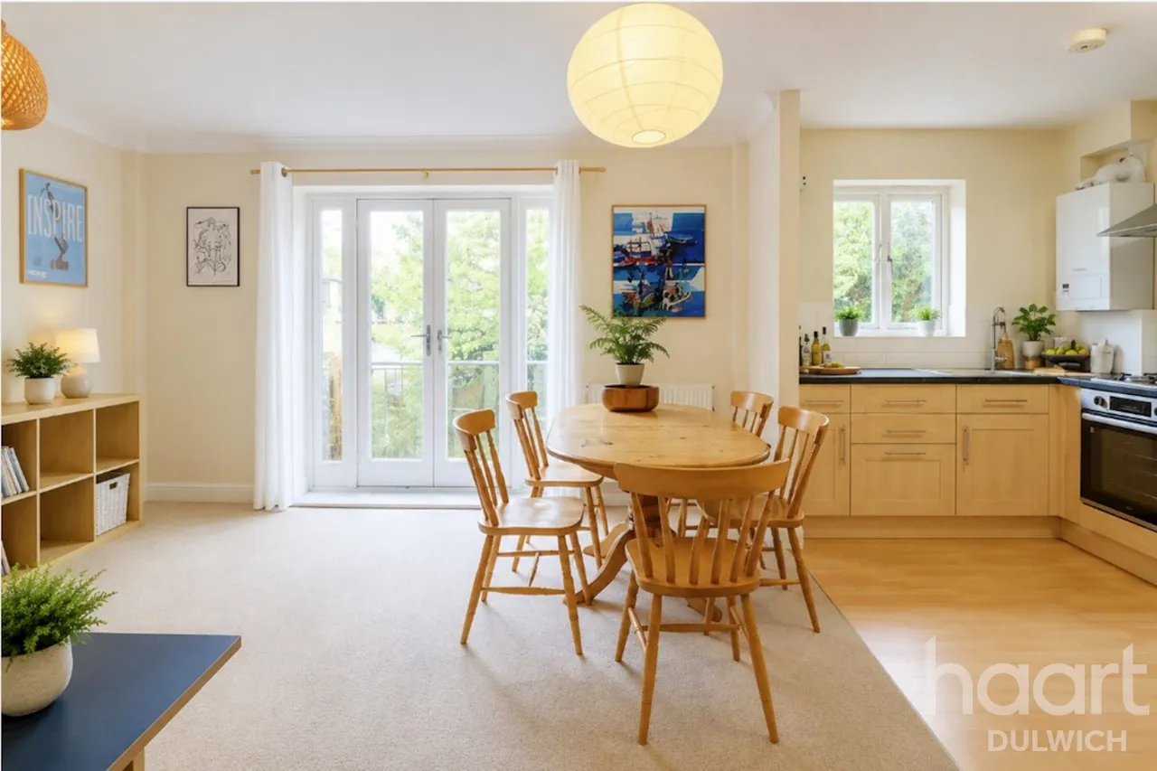 2 bed flat to rent, Blenheim Grove, SE15