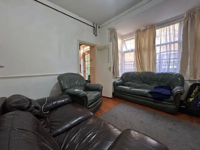 Crawley Green Road, Luton, Beds, photo 11