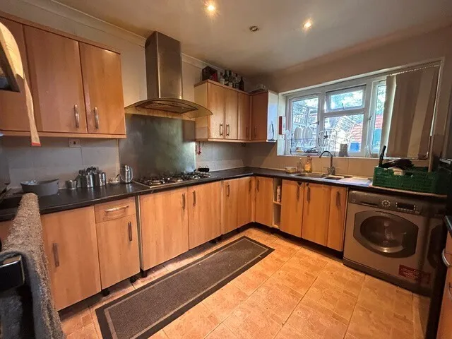 Crawley Green Road, Luton, Beds, photo 2