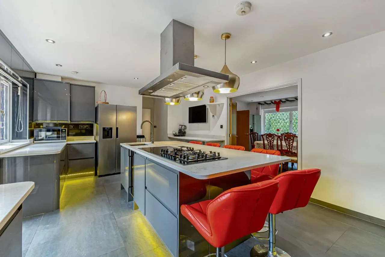 Hicks Road, Markyate, St. Albans, Hertfordshire, AL3 8LW, photo 2