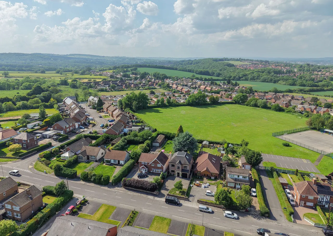 Nethermoor Road, New Tupton, S42, photo 43