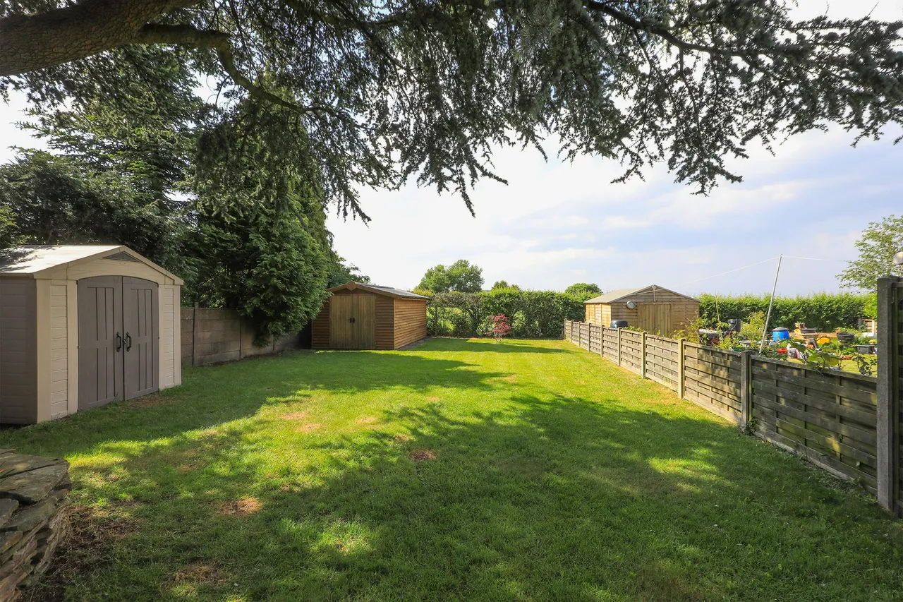 Nethermoor Road, New Tupton, S42, photo 37