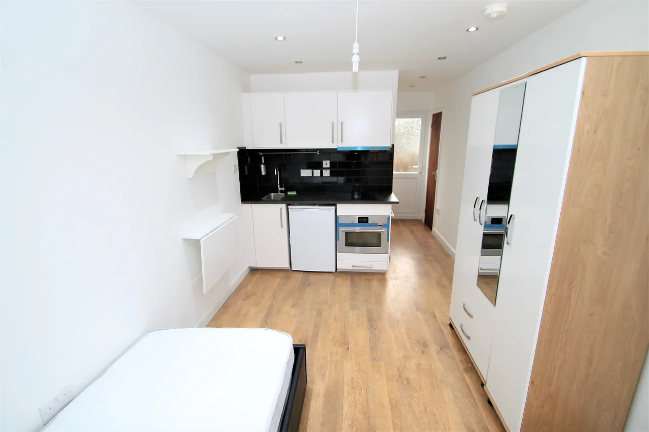 Eastcote Avenue, Harrow, HA2, photo 3