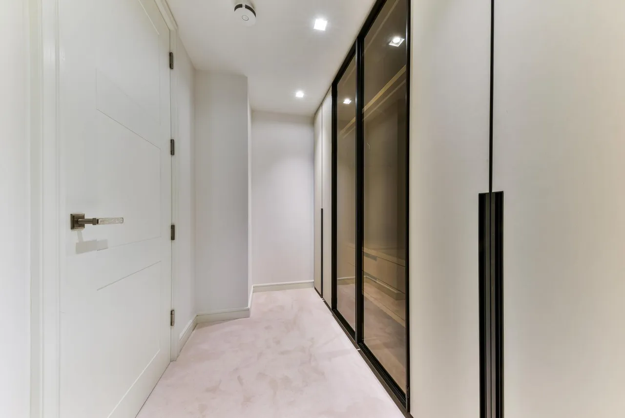 Lincoln Square, London, WC2A, photo 9