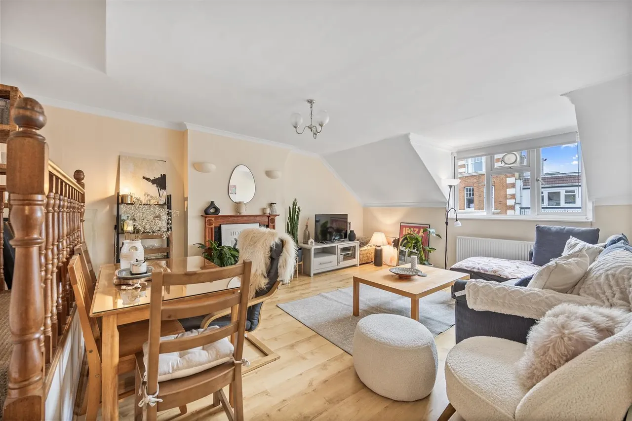 2 bed flat to rent, Dennington Park Road West Hampstead, London, NW6