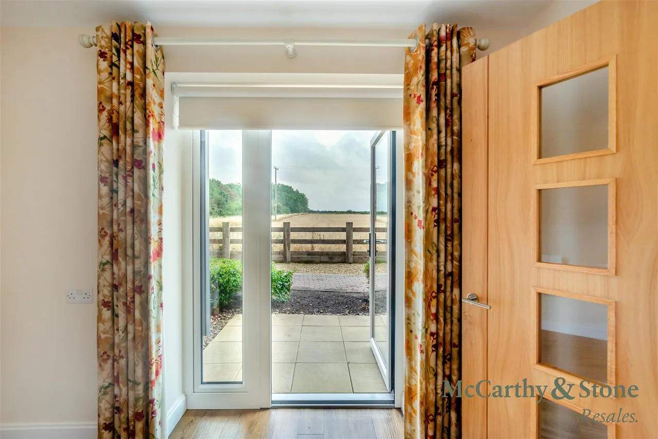 Springfield Close, Stratford-Upon-Avon, CV37, photo 2