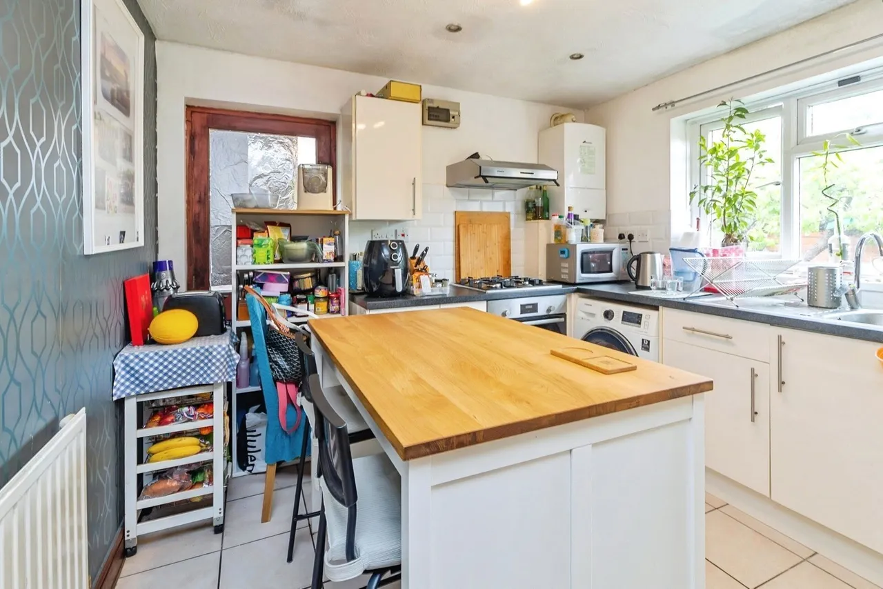Bradwell Road, New Bradwell, Milton Keynes, Buckinghamshire, MK13, photo 3