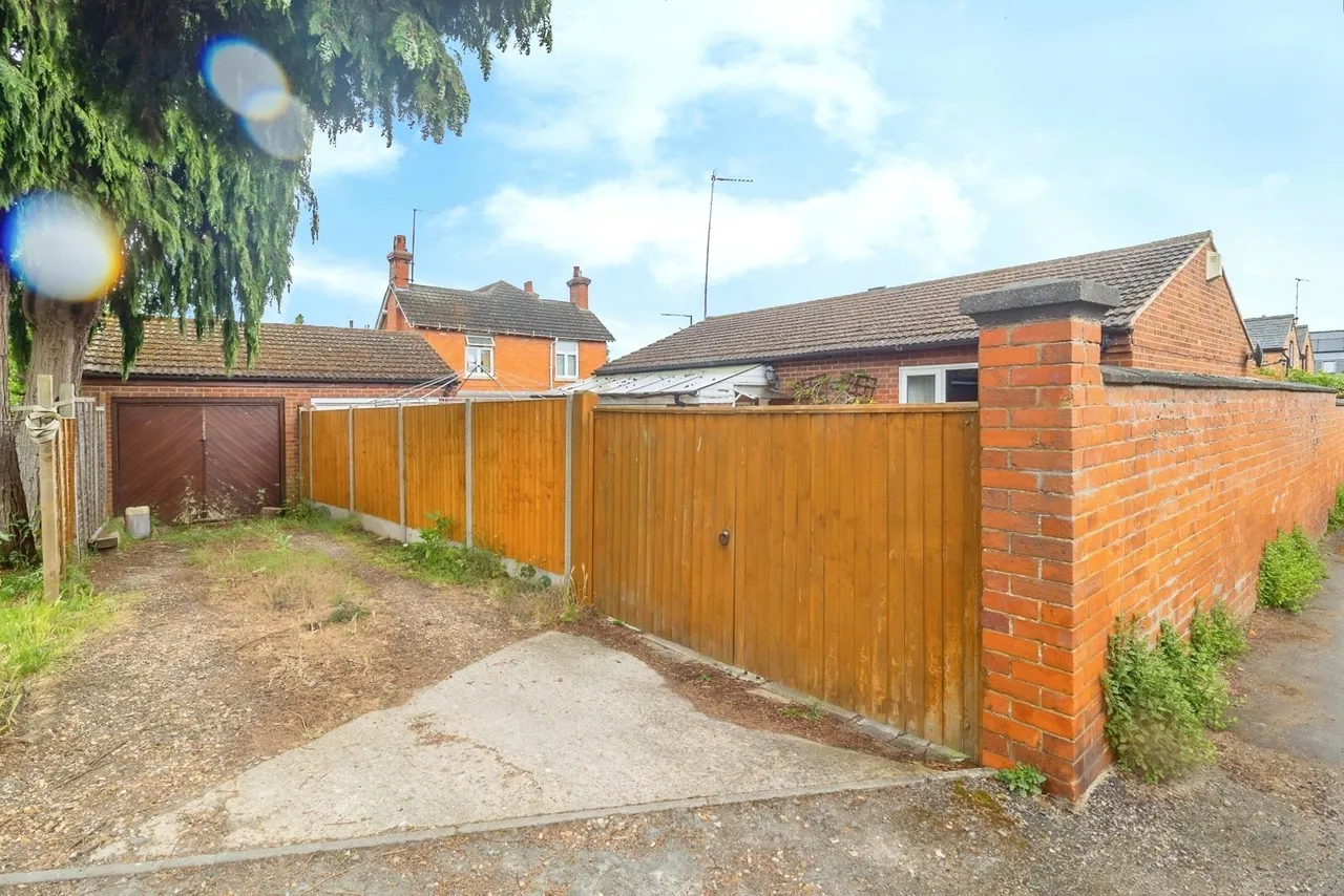 Bradwell Road, New Bradwell, Milton Keynes, Buckinghamshire, MK13, photo 14