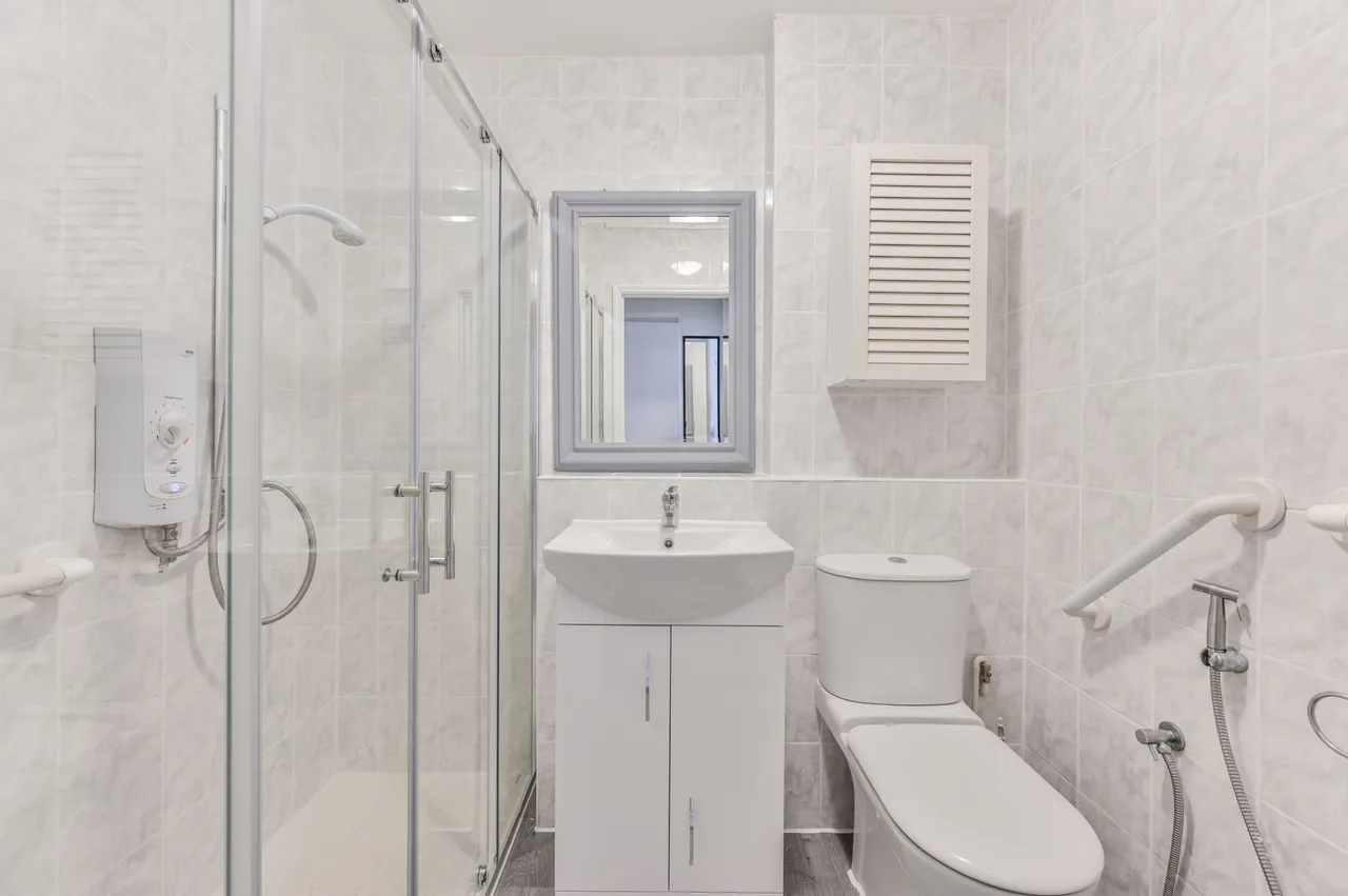 8 Osprey Heights, 7 Bramlands Close, London, photo 10