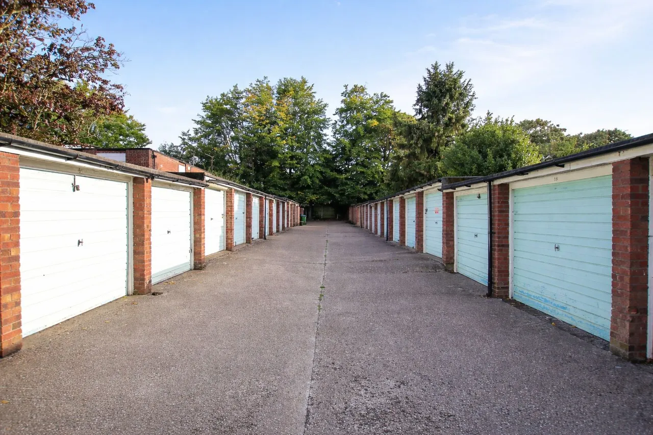 Woodcote Road, Wallington, photo 10