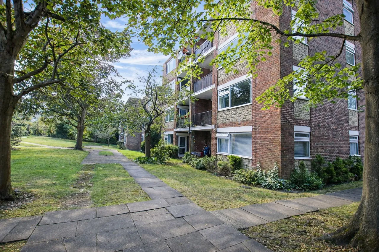 Woodcote Road, Wallington, photo 11