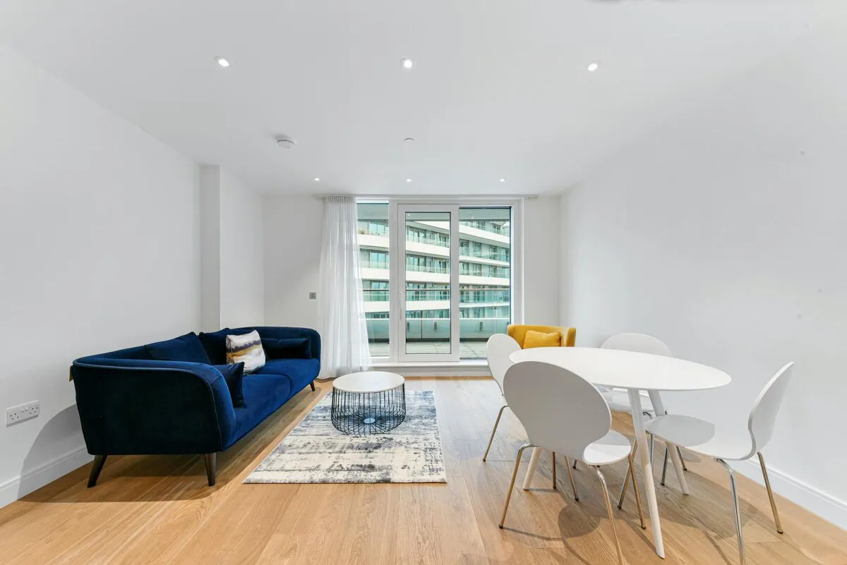 2 bed flat for sale, Altissima House, London, SW11