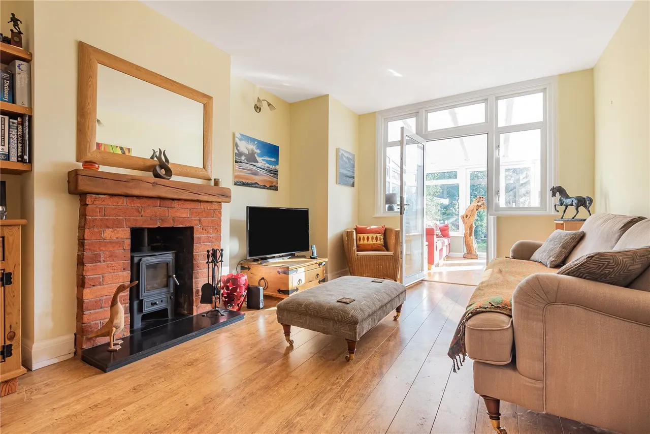 Chestnut Avenue, Hampton, London, TW12 2NU, photo 2