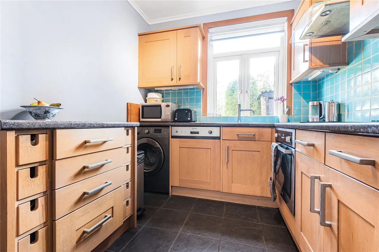 Chestnut Avenue, Hampton, London, TW12 2NU, photo 4