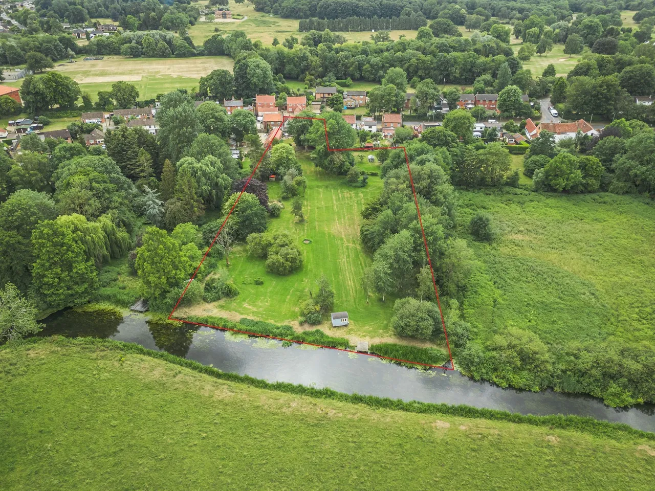 Period Property with Private Riversid, photo 5