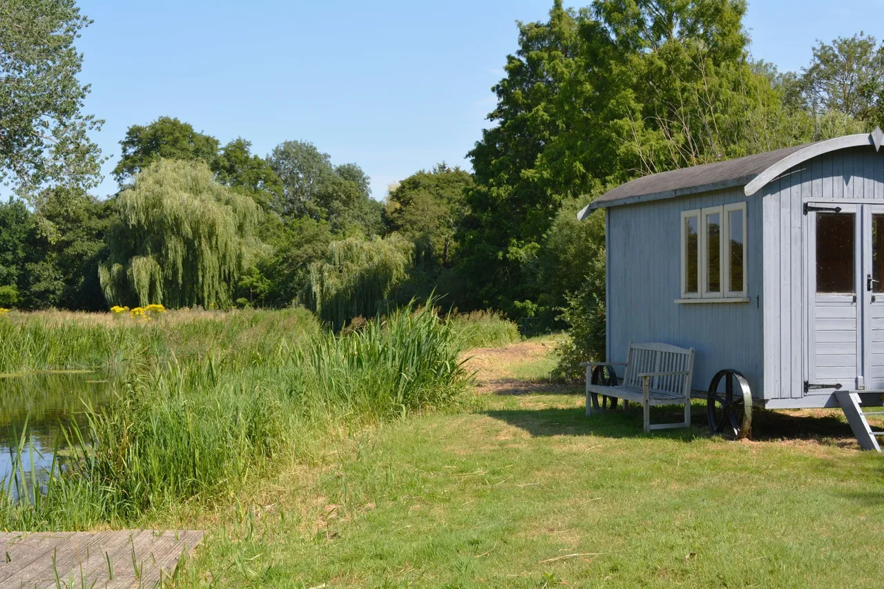 Period Property with Private Riversid, photo 12