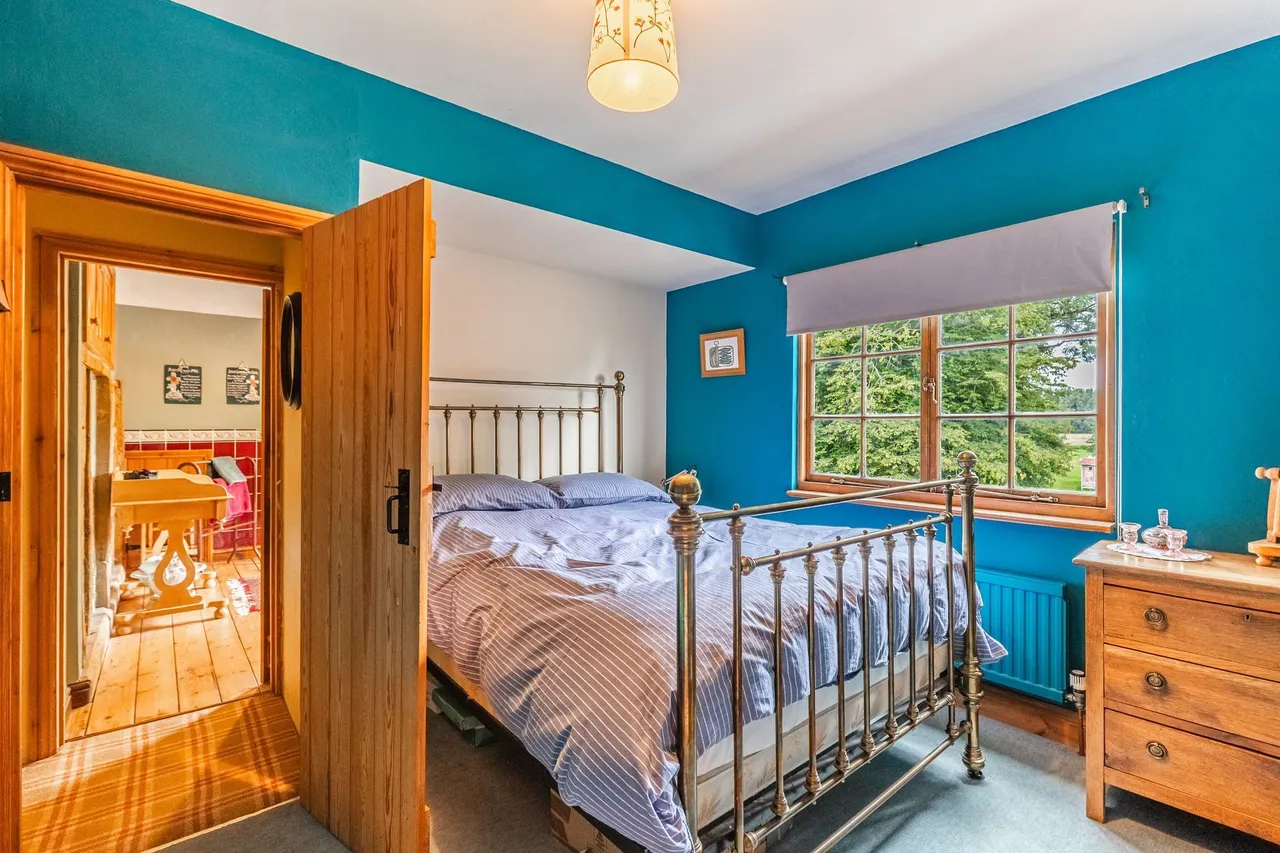 Period Property with Private Riversid, photo 17