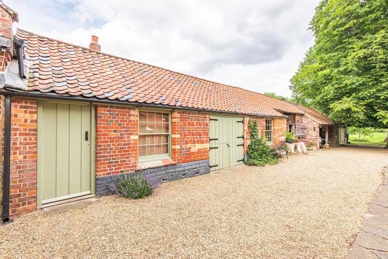 Period Property with Private Riversid, photo 18