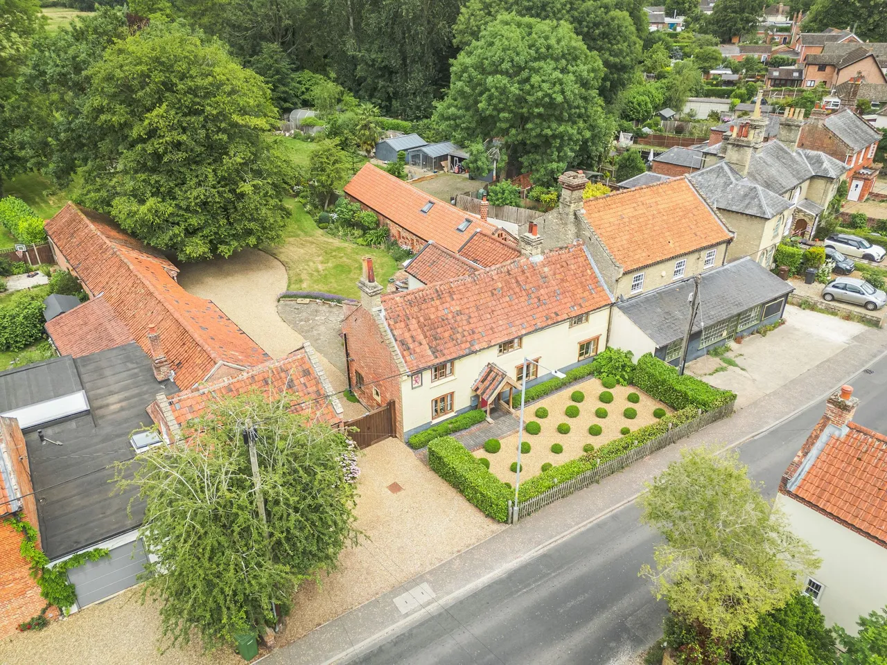 Period Property with Private Riversid, photo 4