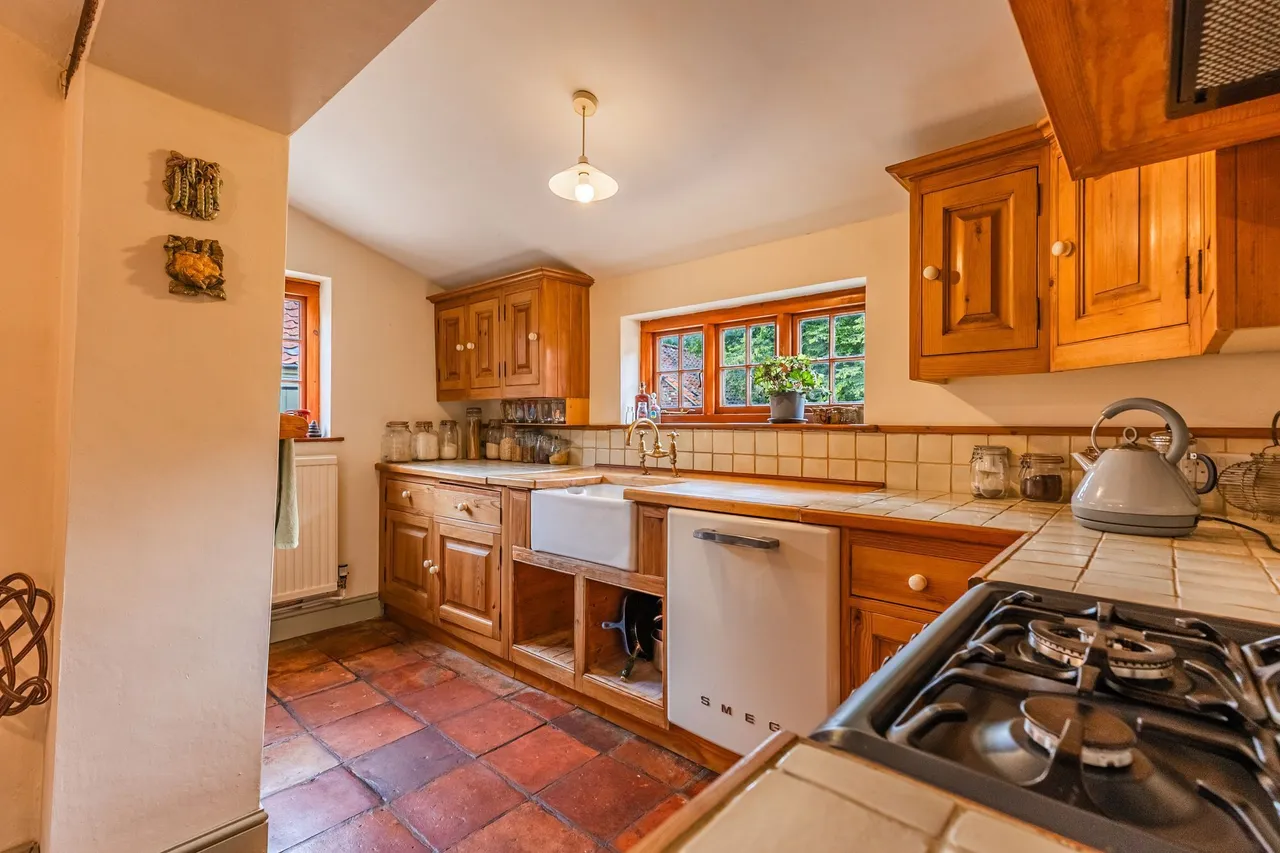 Period Property with Private Riversid, photo 7