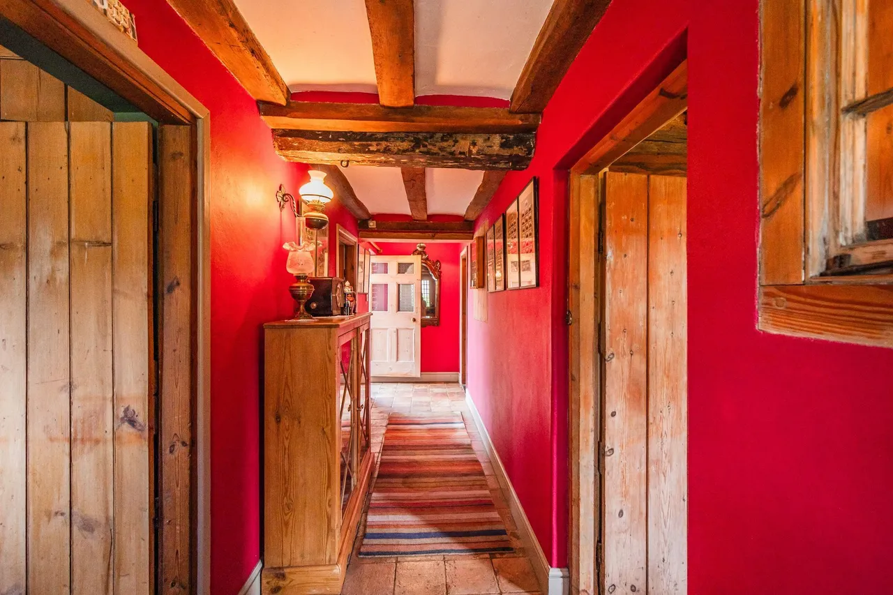 Period Property with Private Riversid, photo 9