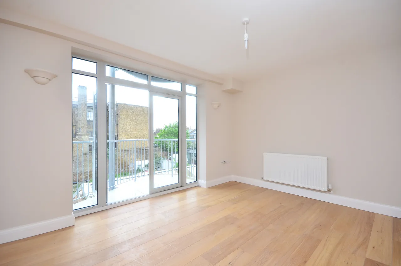 2 bed flat to rent — Flat D The Market, 6 Choumert Road, London