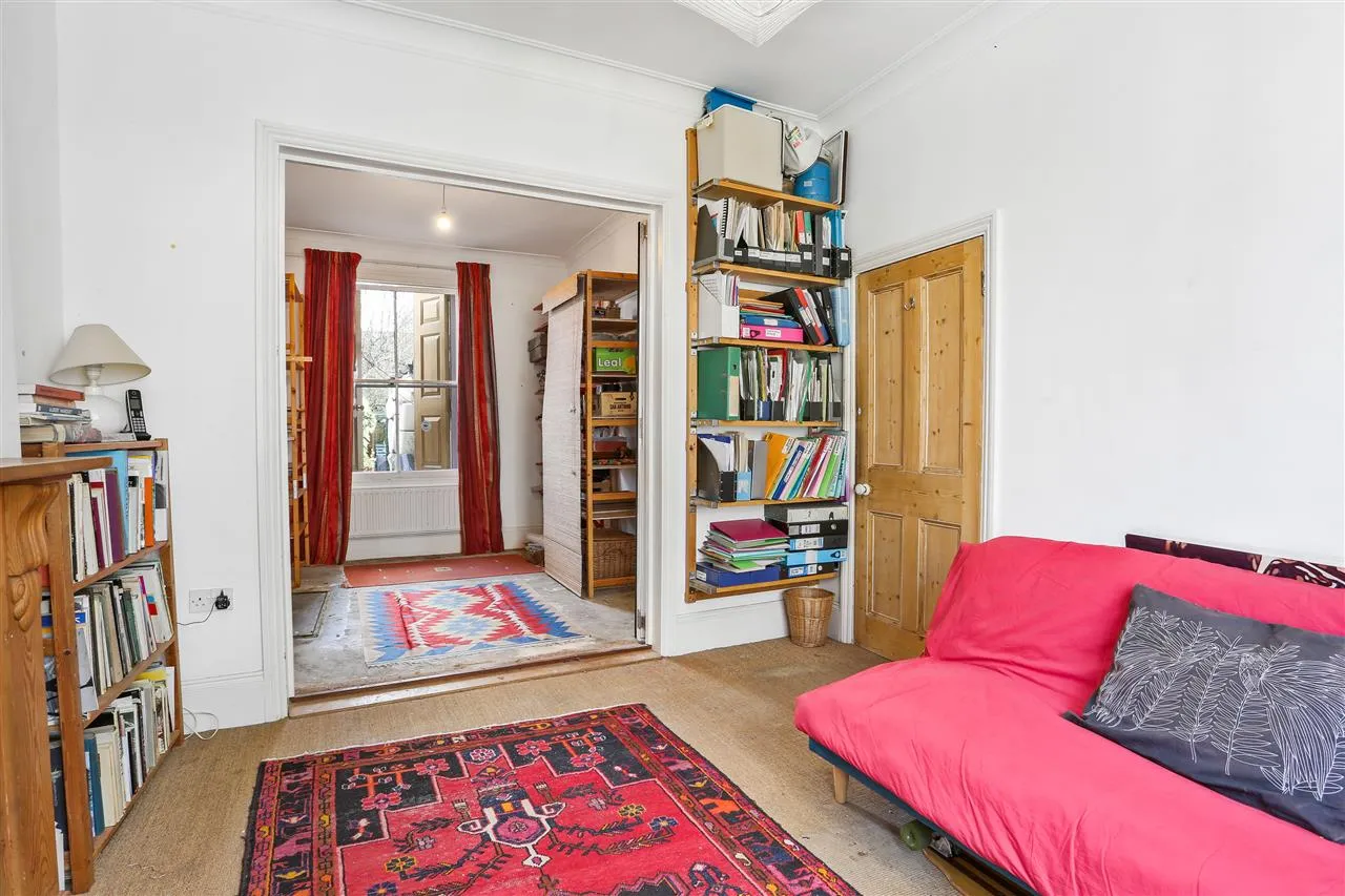 3 bed house for sale — Davenant Road, London