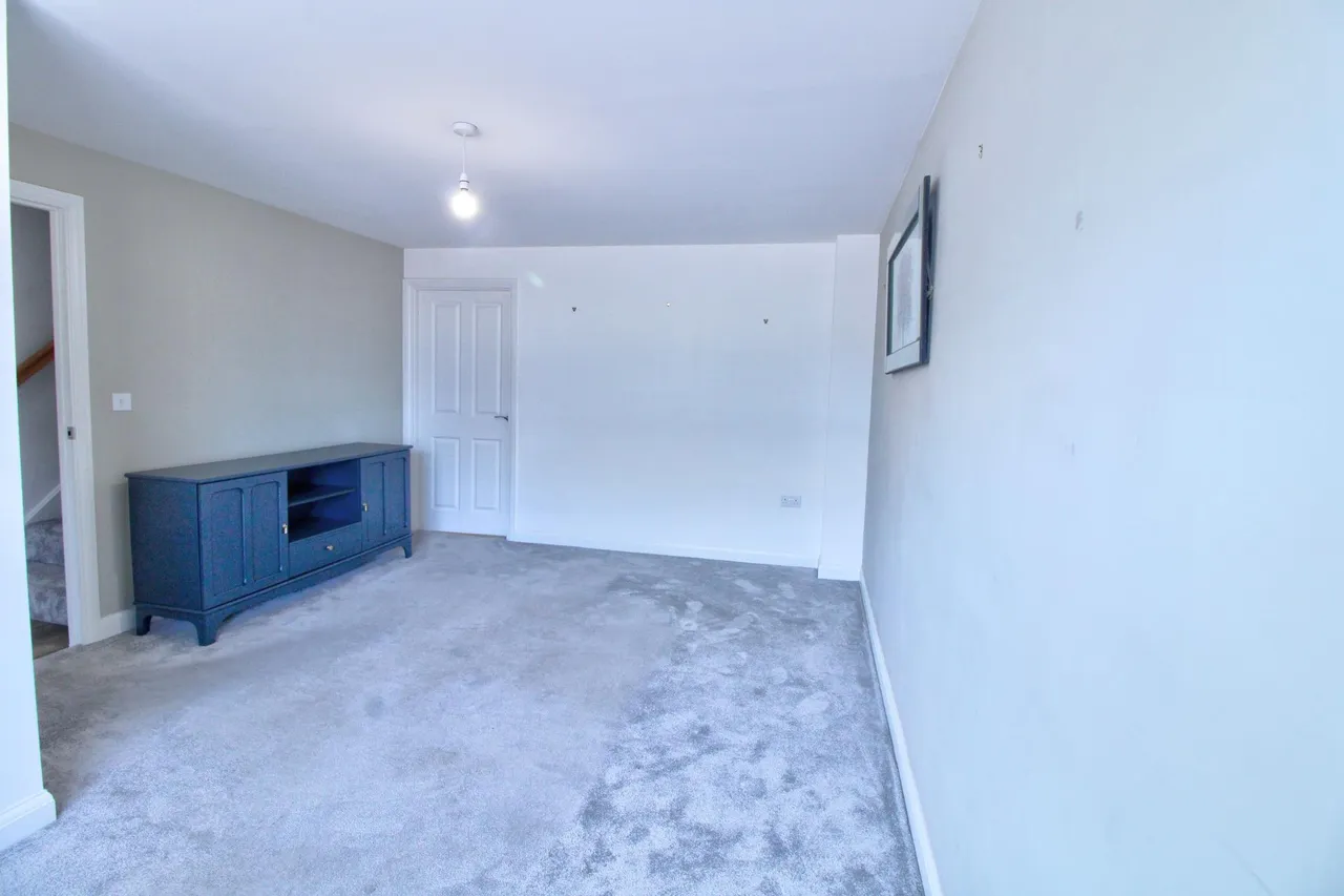 Alba Avenue, Cwmbran, NP44, photo 2