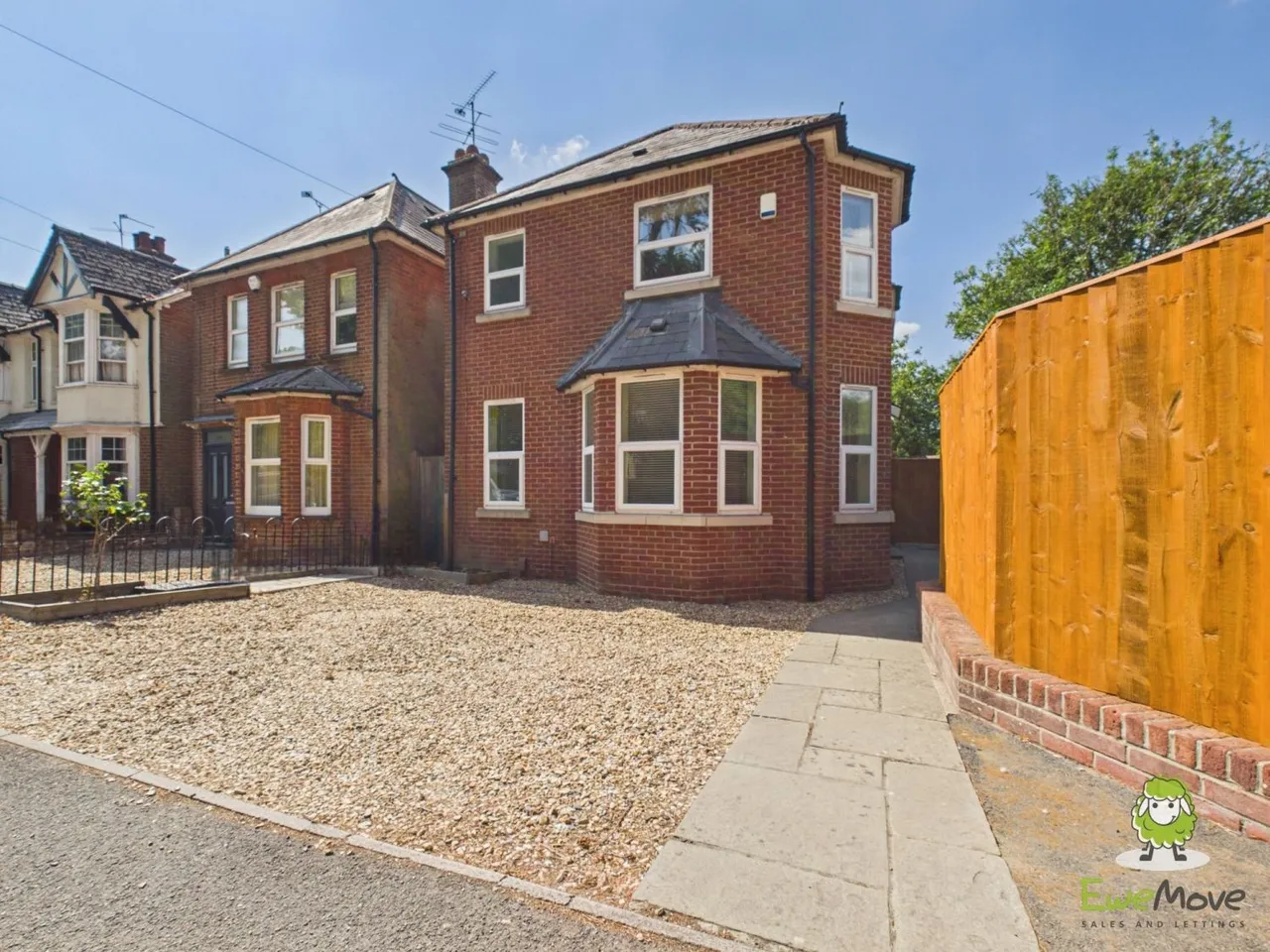 3 bed house for sale, Winchester Road, Basingstoke, RG21