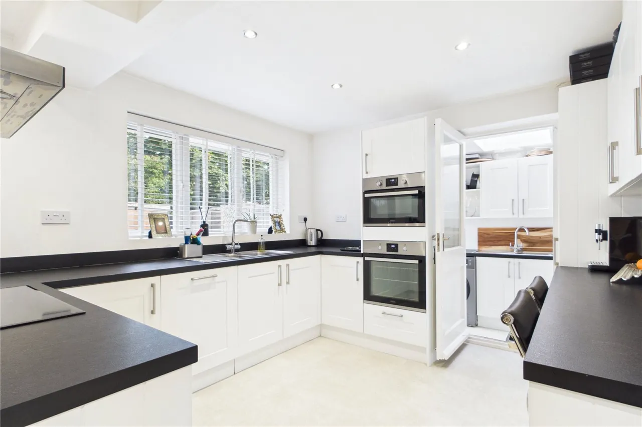Askew Drive, Spencers Wood, RG7, photo 2