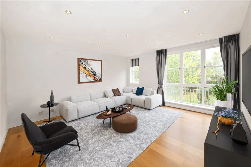 Battersea High St, London, SW11, photo 2