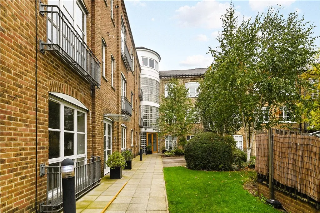 Battersea High St, London, SW11, photo 11