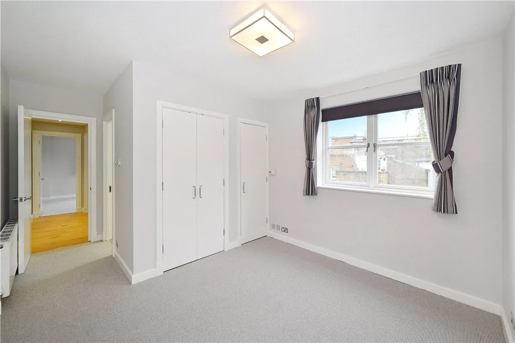 Battersea High St, London, SW11, photo 16