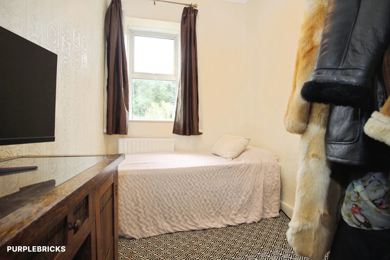 Healey Lane, Batley, WF17, photo 22