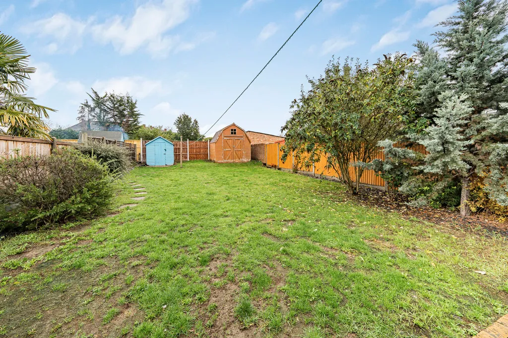 St. Marys Road, Denham, UB9, photo 39